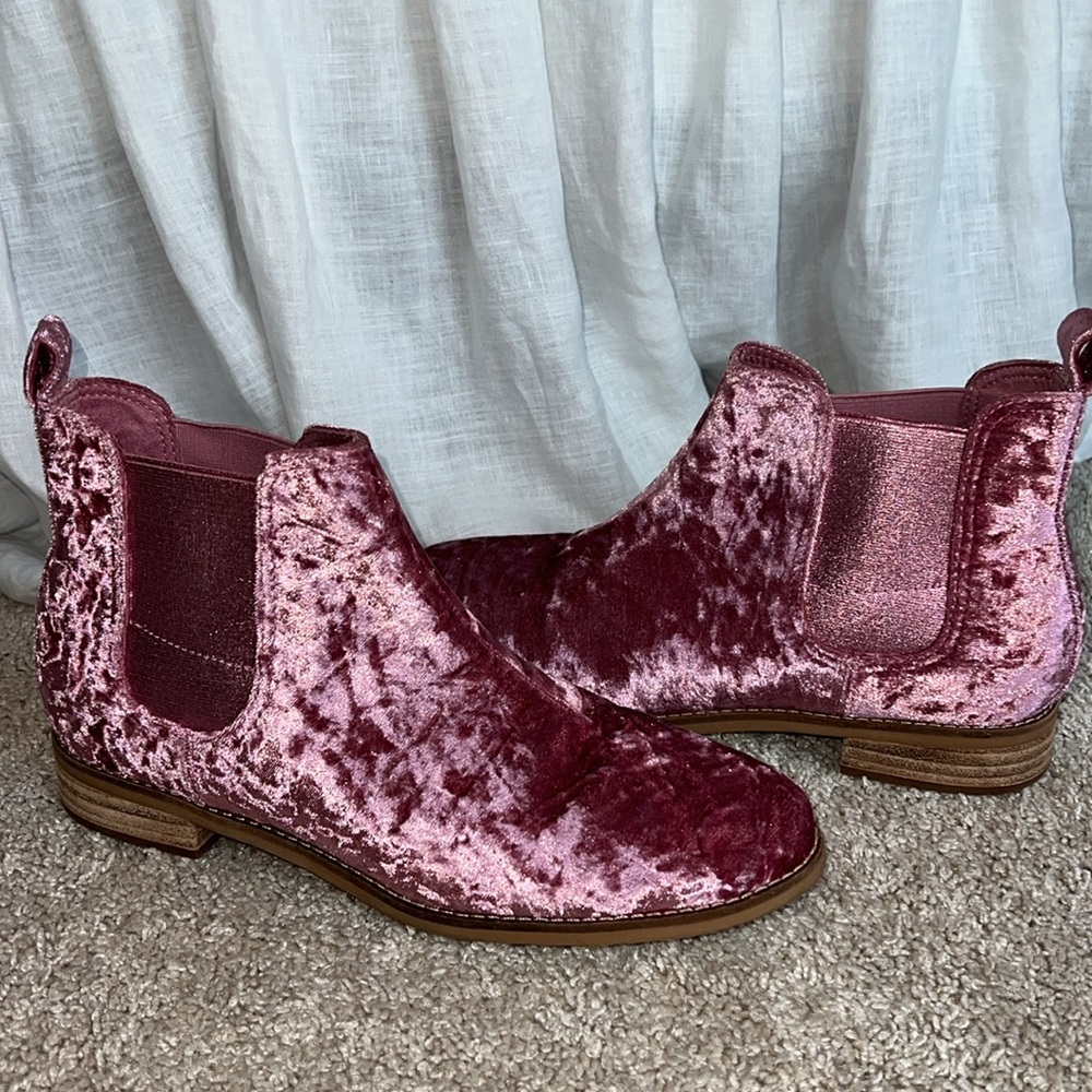 Toms “Ella” Faded Rose Belvet Booties - Picture 4 of 6